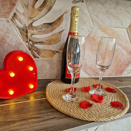 Atoumo Appartement Love Jacuzzi & Jardin Disneyland Paris Quincy-Voisins Eksteriør billede