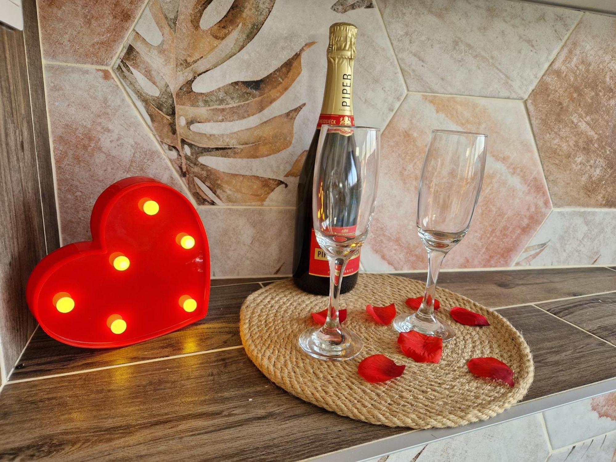 Atoumo Appartement Love Jacuzzi & Jardin Disneyland Paris Quincy-Voisins Eksteriør billede